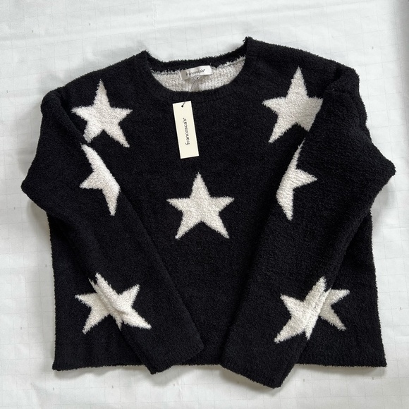 Francesca's Collections Sweaters - Francesca’s Black & White Star Print Fuzzy Sweater – Size XS